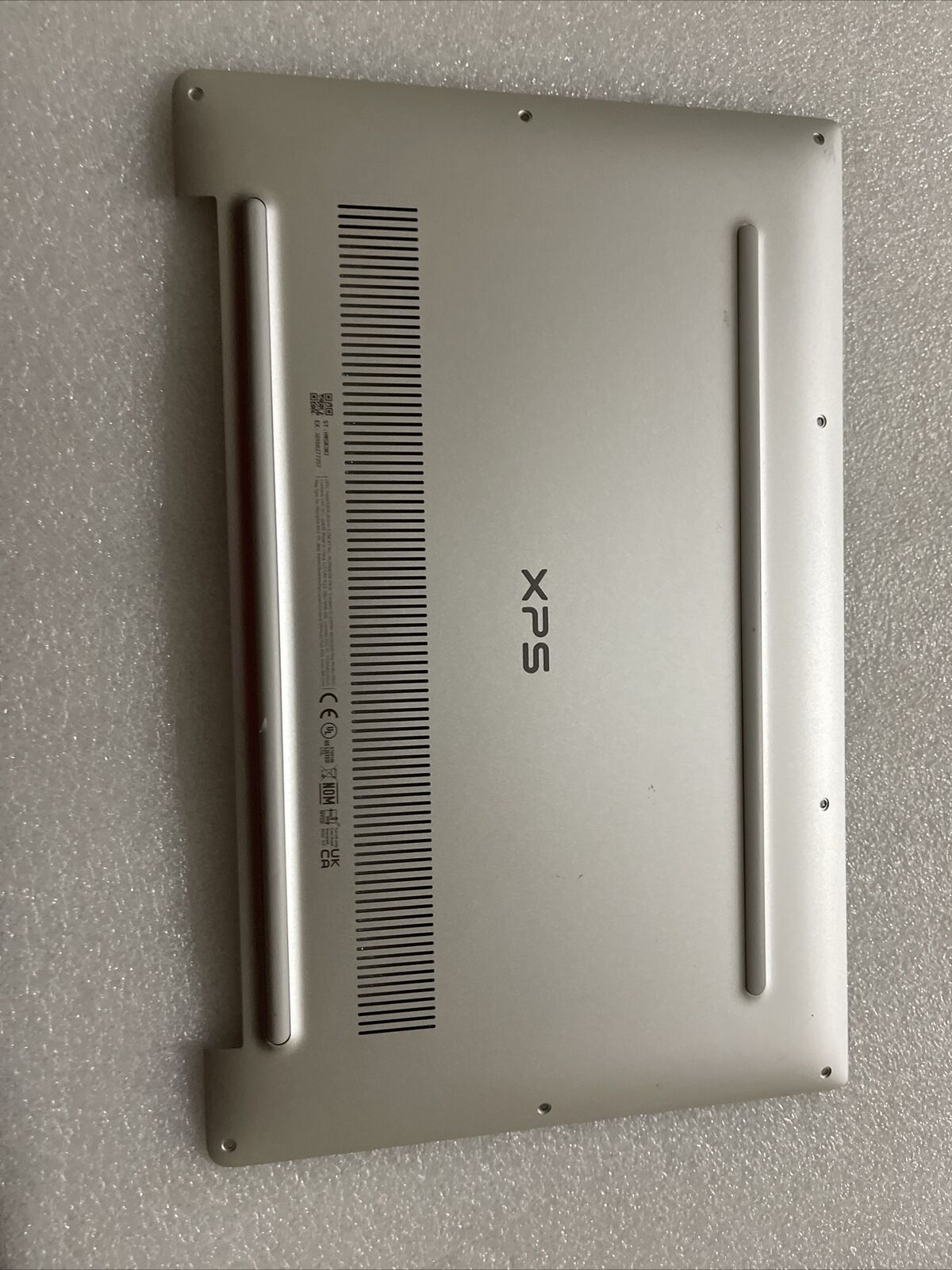 DELL XPS 13 9370 Laptop Bottom Base Silver P/N X3DF2 0X3DF2 CN-0X3DF2 N1 B3