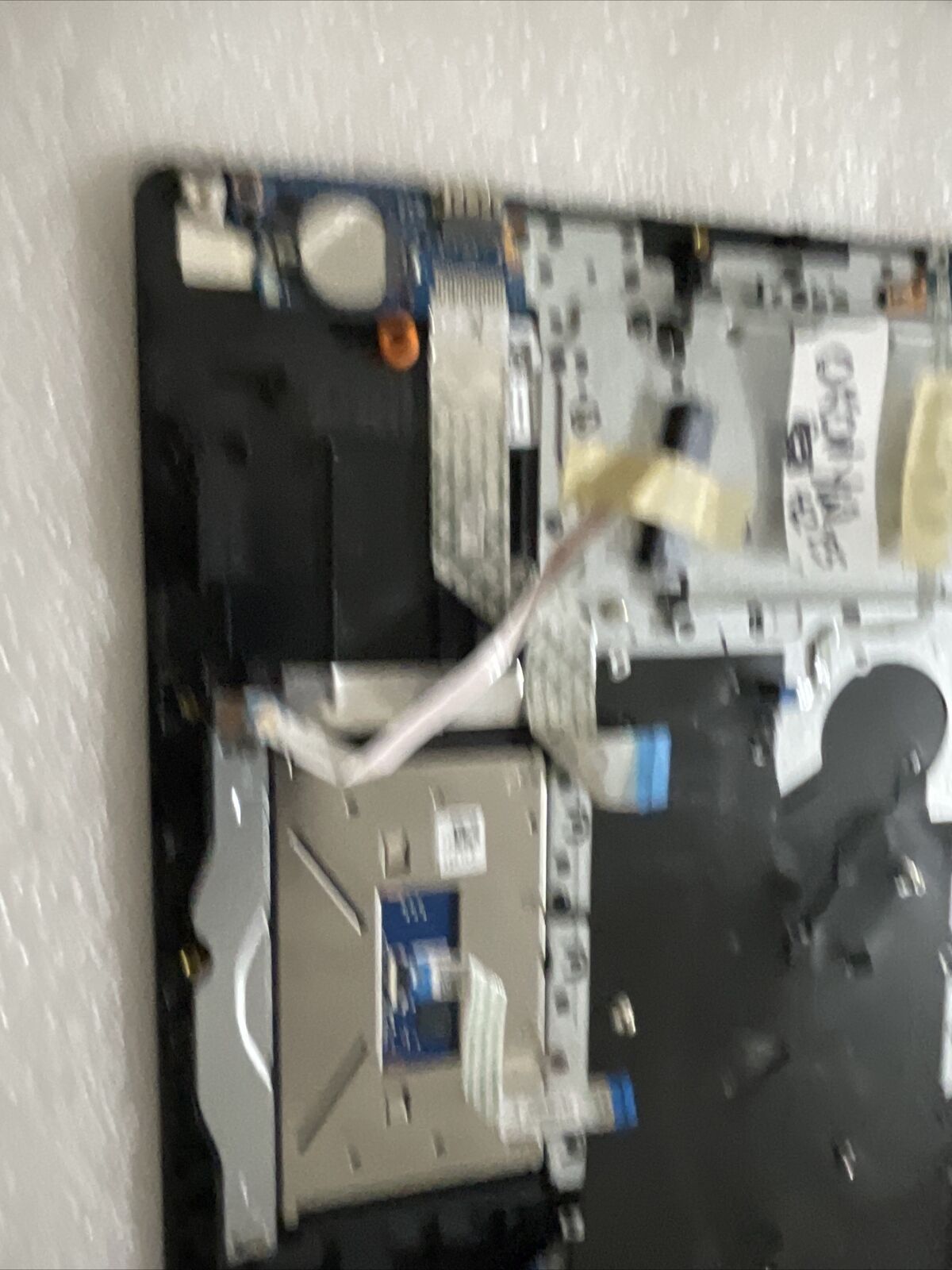 DELL INSPIRON 3482 PALMREST Touchpad Spanish No BCL Keyboard Extras K0NYW H2 P5