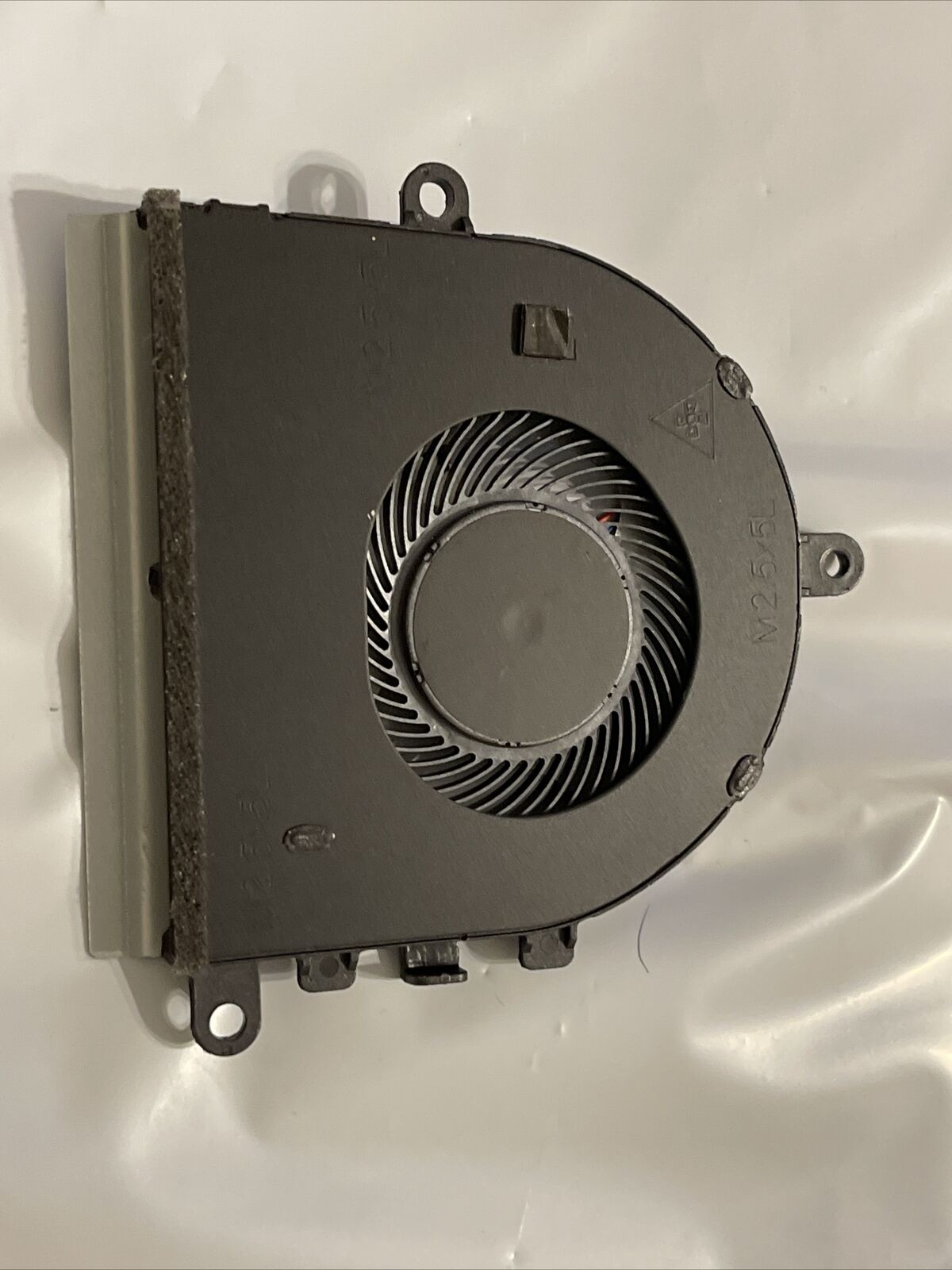 Genuine Dell Inspiron 15 5570 5575 I5575 5593 CPU cool fan 7MCD0 07MCD0 P3