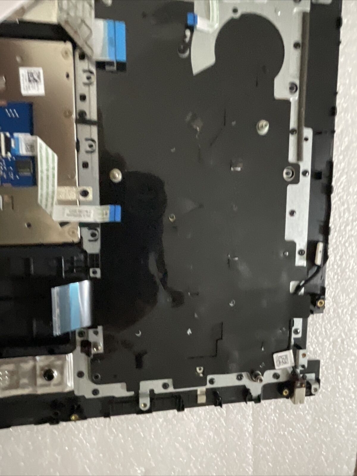 DELL INSPIRON 3482 PALMREST Touchpad Spanish No BCL Keyboard Extras K0NYW H2 P5