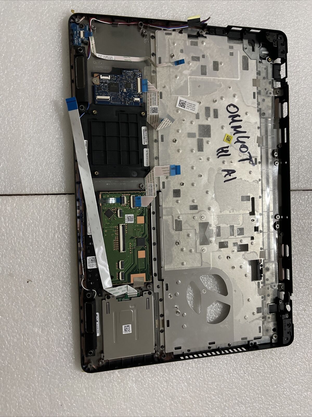 Dell Latitude 15 E5570 Precision 3510 Palmrest Touchpad Speakr A151N6 MM40T H1A1