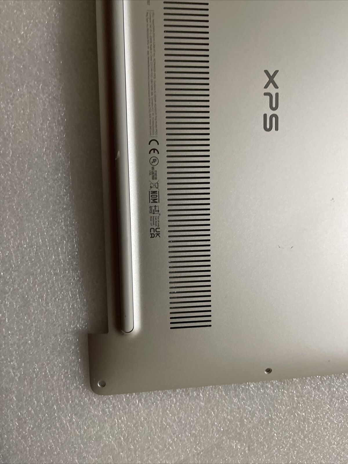 DELL XPS 13 9370 Laptop Bottom Base Silver P/N X3DF2 0X3DF2 CN-0X3DF2 N1 B3