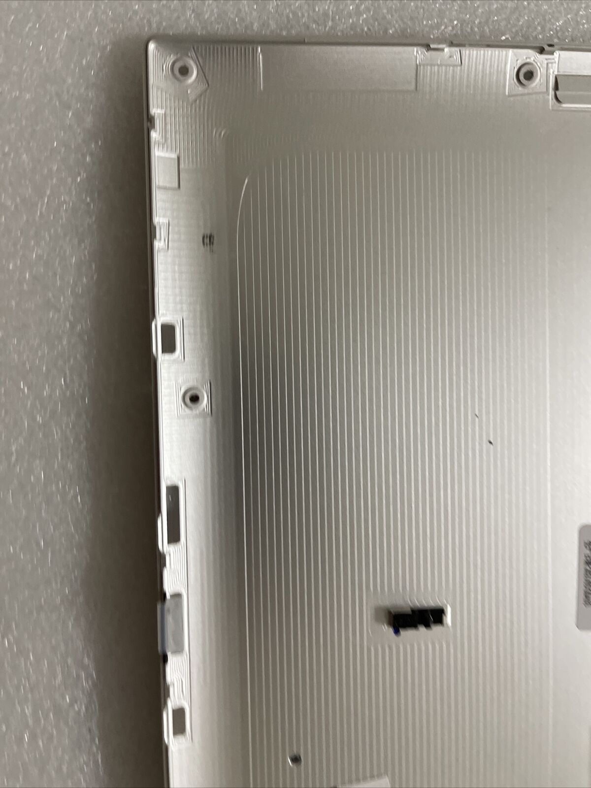 DELL XPS 13 9370 Laptop Bottom Base Silver P/N X3DF2 0X3DF2 CN-0X3DF2 N1 B3