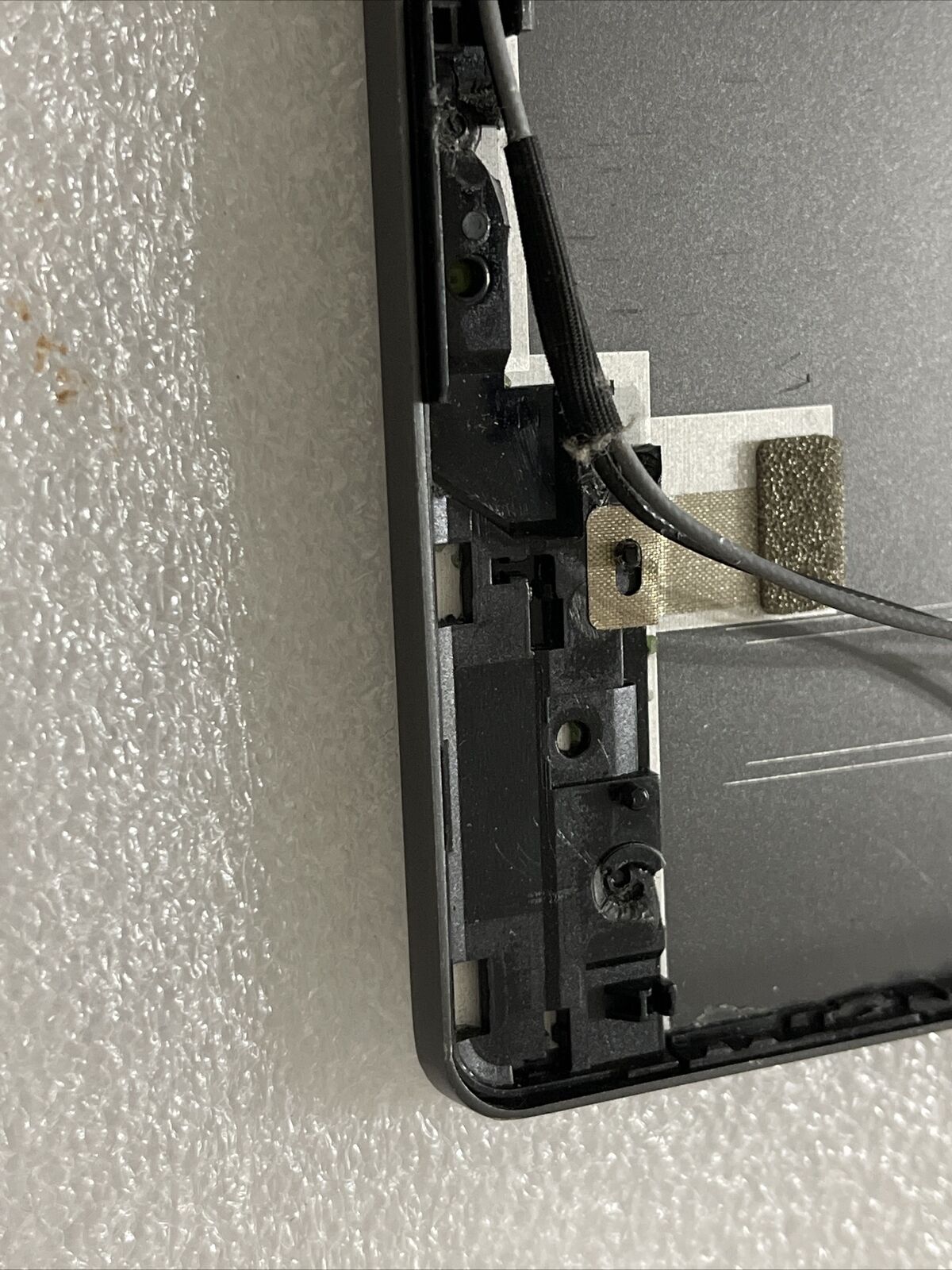 LENOVO IDEAPAD 5 15IIL05 GRAY LCD BACK COVER AM1K7000410 H1 N1 Screw Holes broke