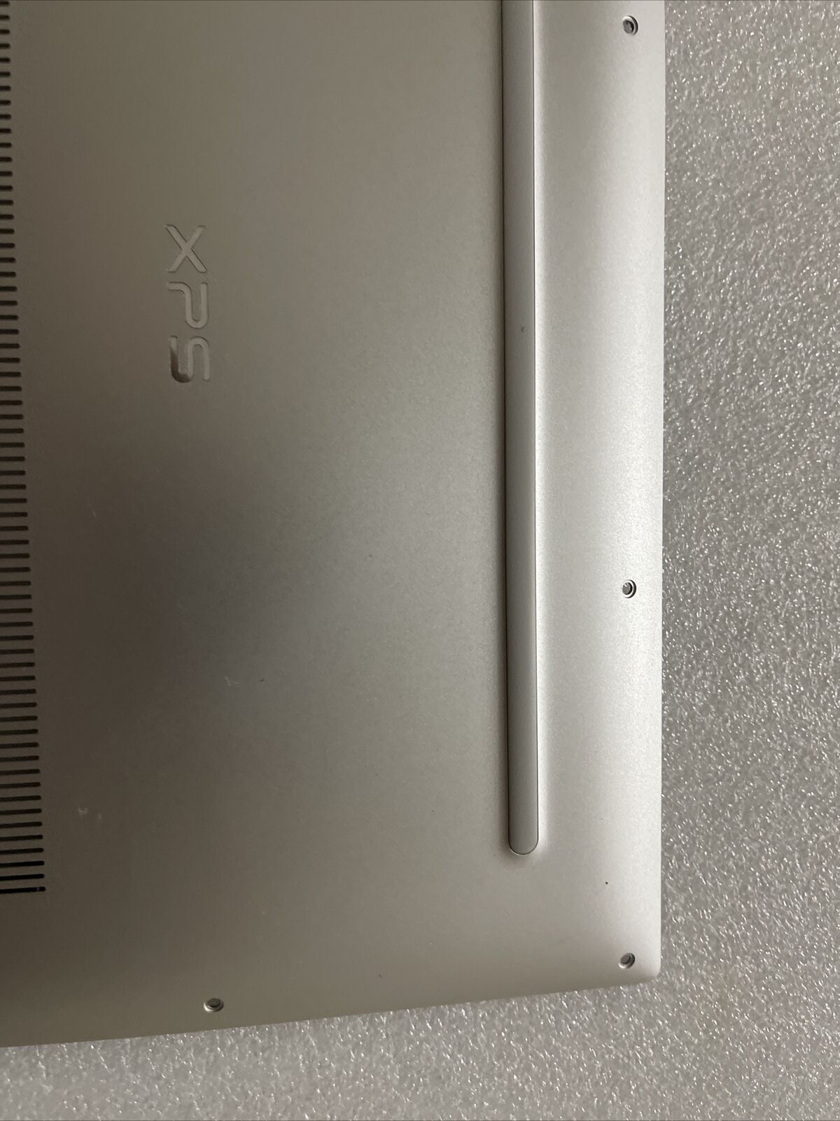 DELL XPS 13 9370 Laptop Bottom Base Silver P/N X3DF2 0X3DF2 CN-0X3DF2 N1 B3