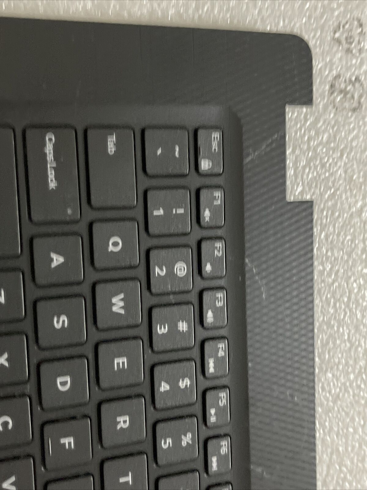DELL INSPIRON 3482 PALMREST Touchpad Spanish No BCL Keyboard Extras K0NYW H2 P5