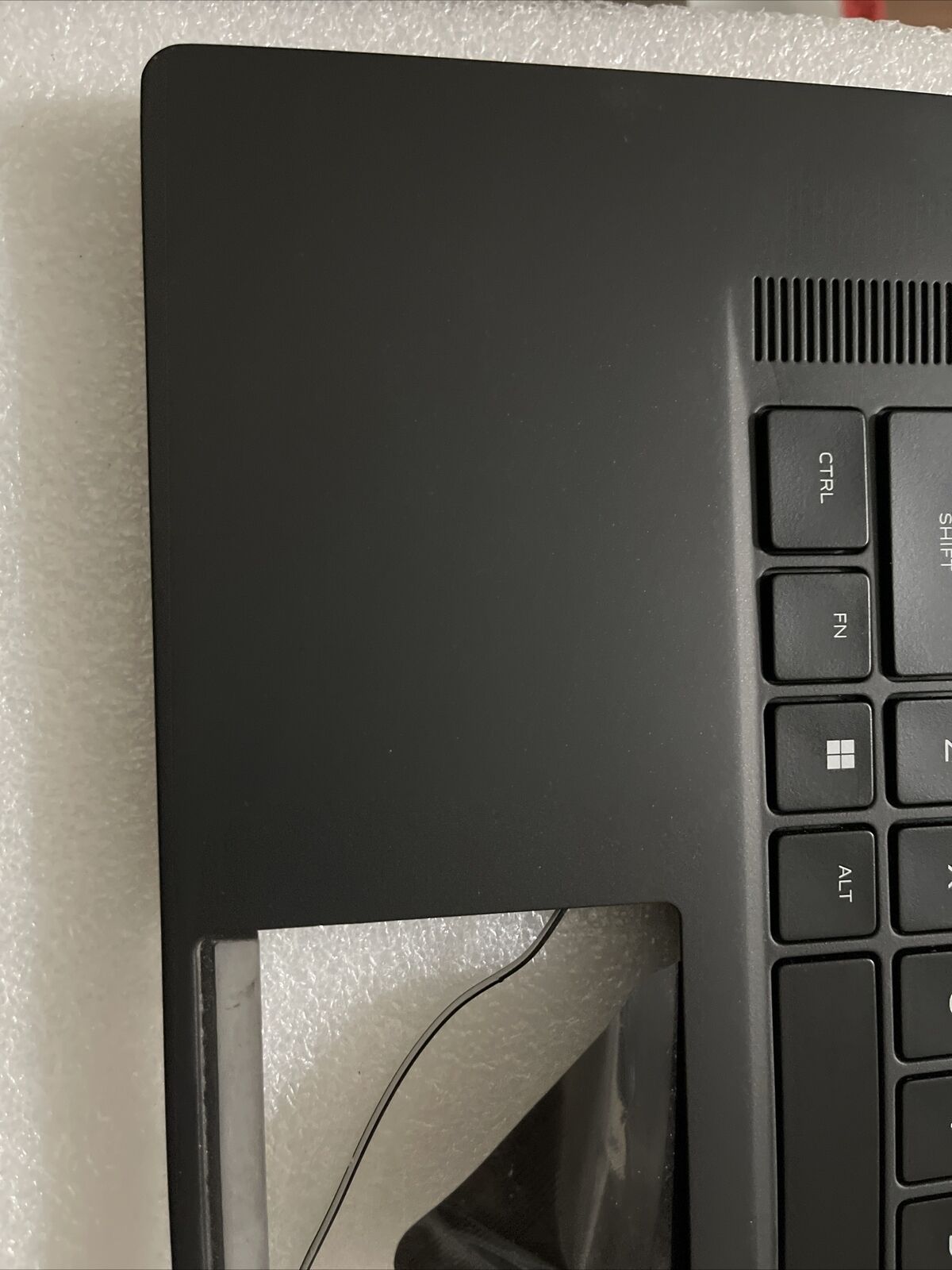 Genuine Dell Alienware x17 R2 US English Keyboard Palmrest 0346YC 346YC H2P2
