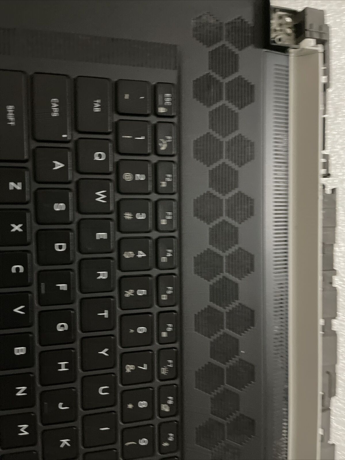 Genuine Dell Alienware x17 R2 US English Keyboard Palmrest 0346YC 346YC H2P2