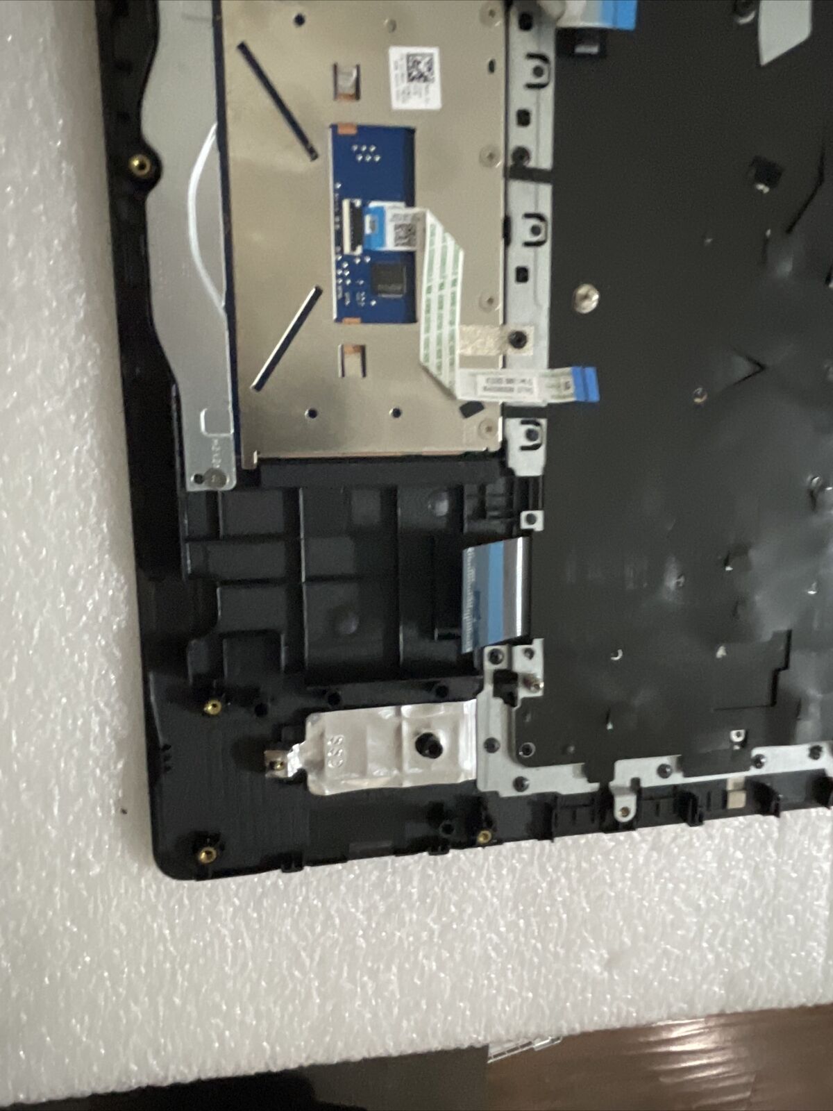 DELL INSPIRON 3482 PALMREST Touchpad Spanish No BCL Keyboard Extras K0NYW H2 P5