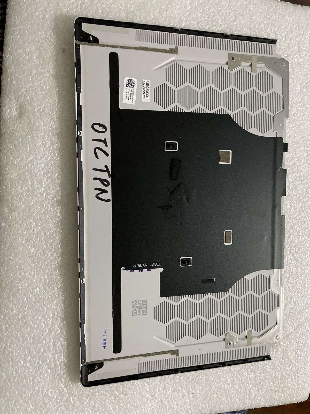 Dell Alienware X15 R1 R2 Bottom Base Cover  0TCTPN H1E1 Missing 1 or 2 screws