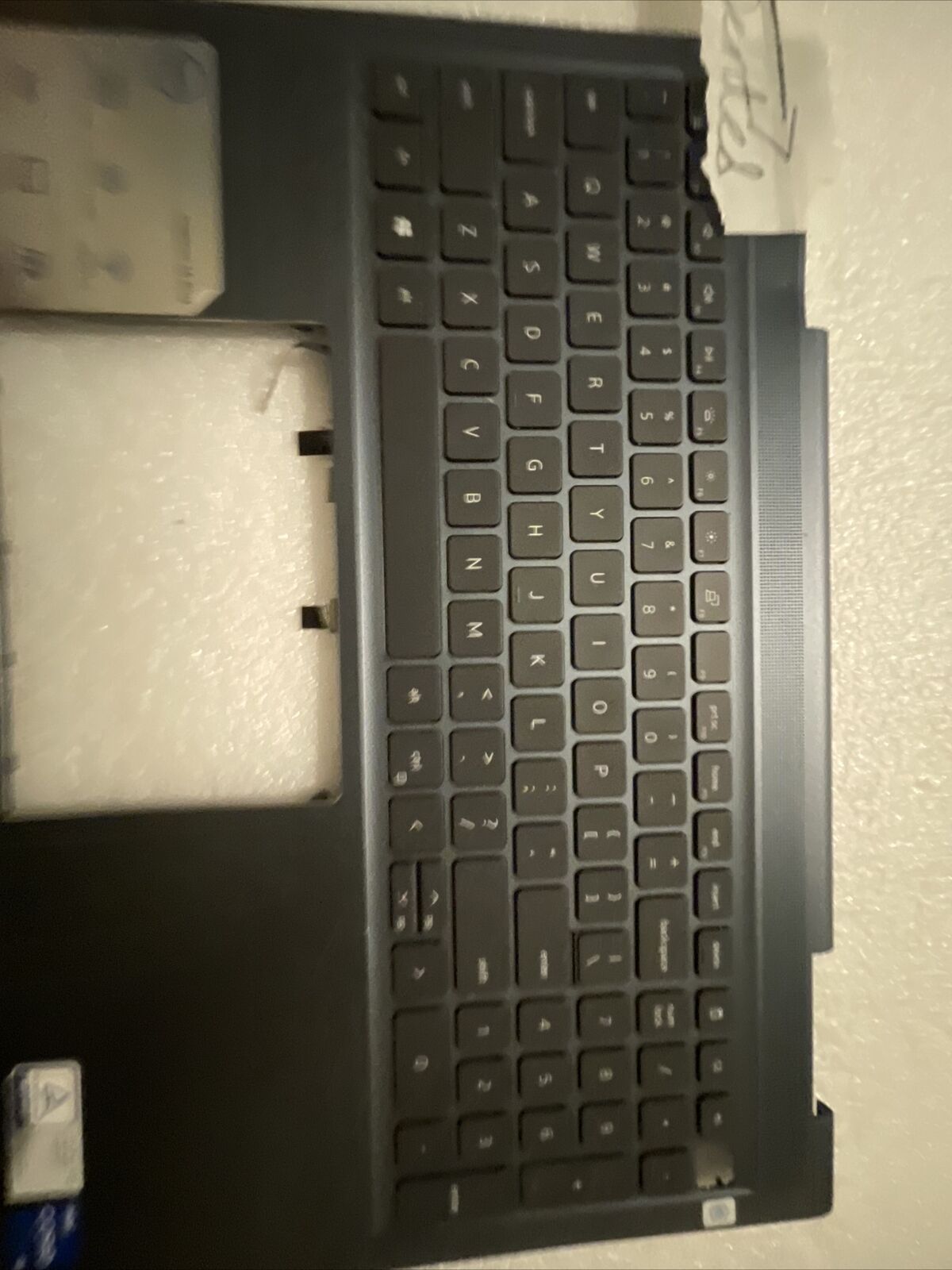 Dell Inspiron 16 Plus 7610 Laptop Palmrest US/EN Keyboard 0YRKJM  H1 P7 Dented