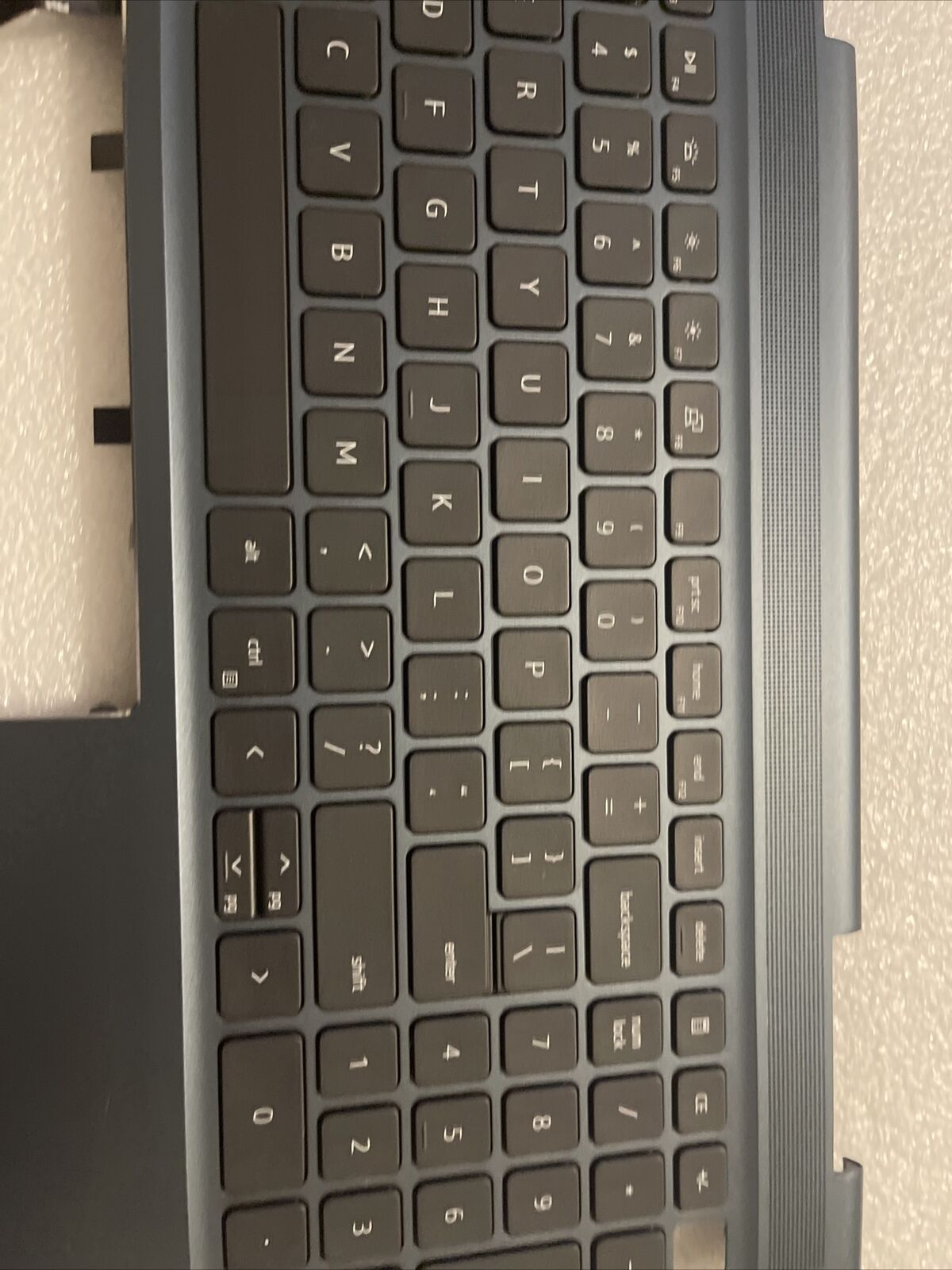 Dell Inspiron 16 Plus 7610 Laptop Palmrest US/EN Keyboard 0YRKJM H3P4 Dented
