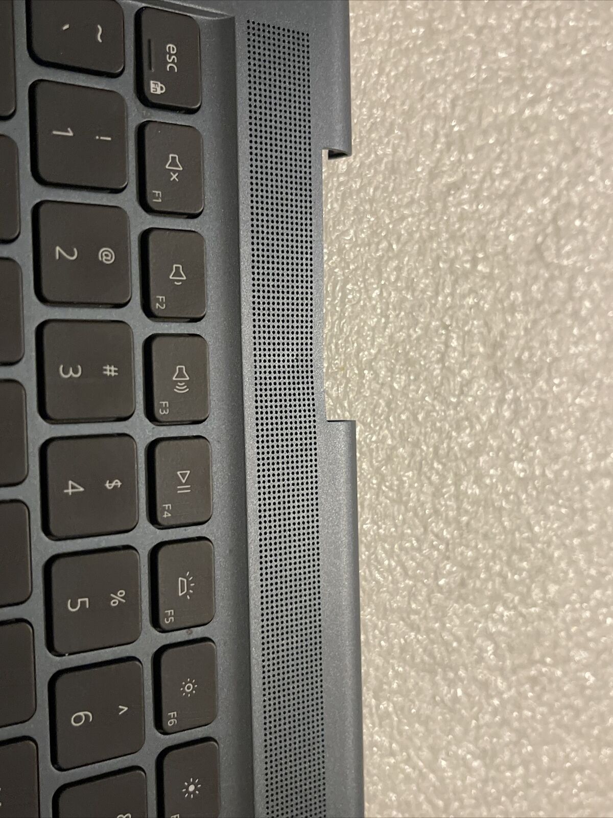 Dell Inspiron 16 Plus 7610 Laptop Palmrest US/EN Keyboard 0YRKJM  H1 P7 Dented