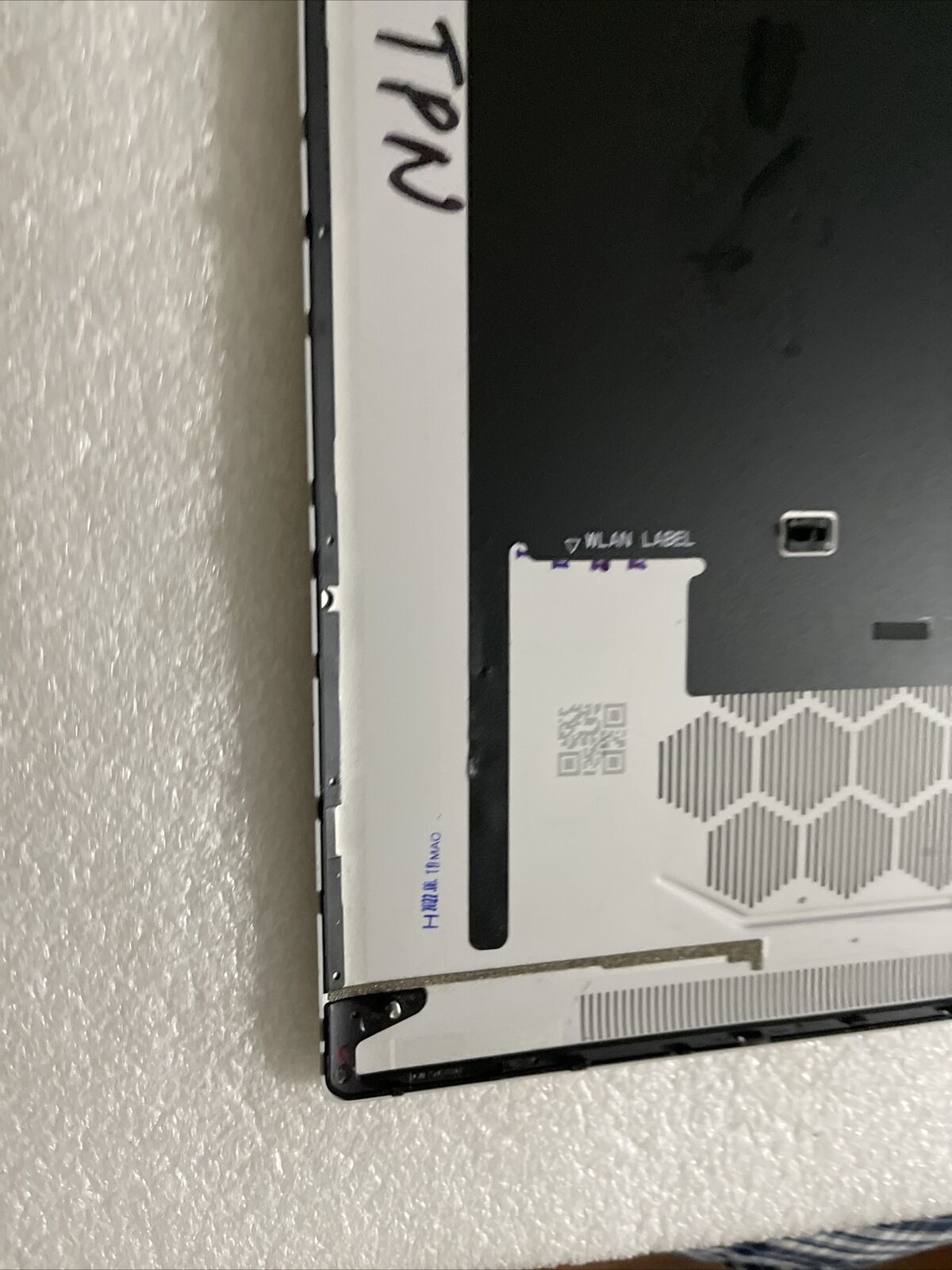 Dell Alienware X15 R1 R2 Bottom Base Cover  0TCTPN H1E1 Missing 1 or 2 screws