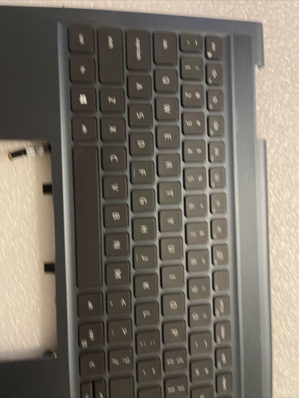 Dell Inspiron 16 Plus 7610 Laptop Palmrest US/EN Keyboard 0YRKJM H3P4 Dented