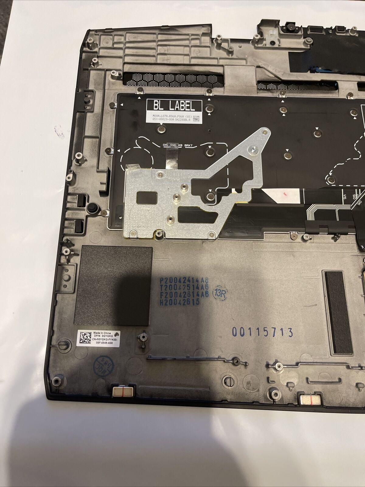 Genuine Dell Alienware M17 Laptop Palmrest Top Cover Assembly GYGKG 0GYGKG P4 T2