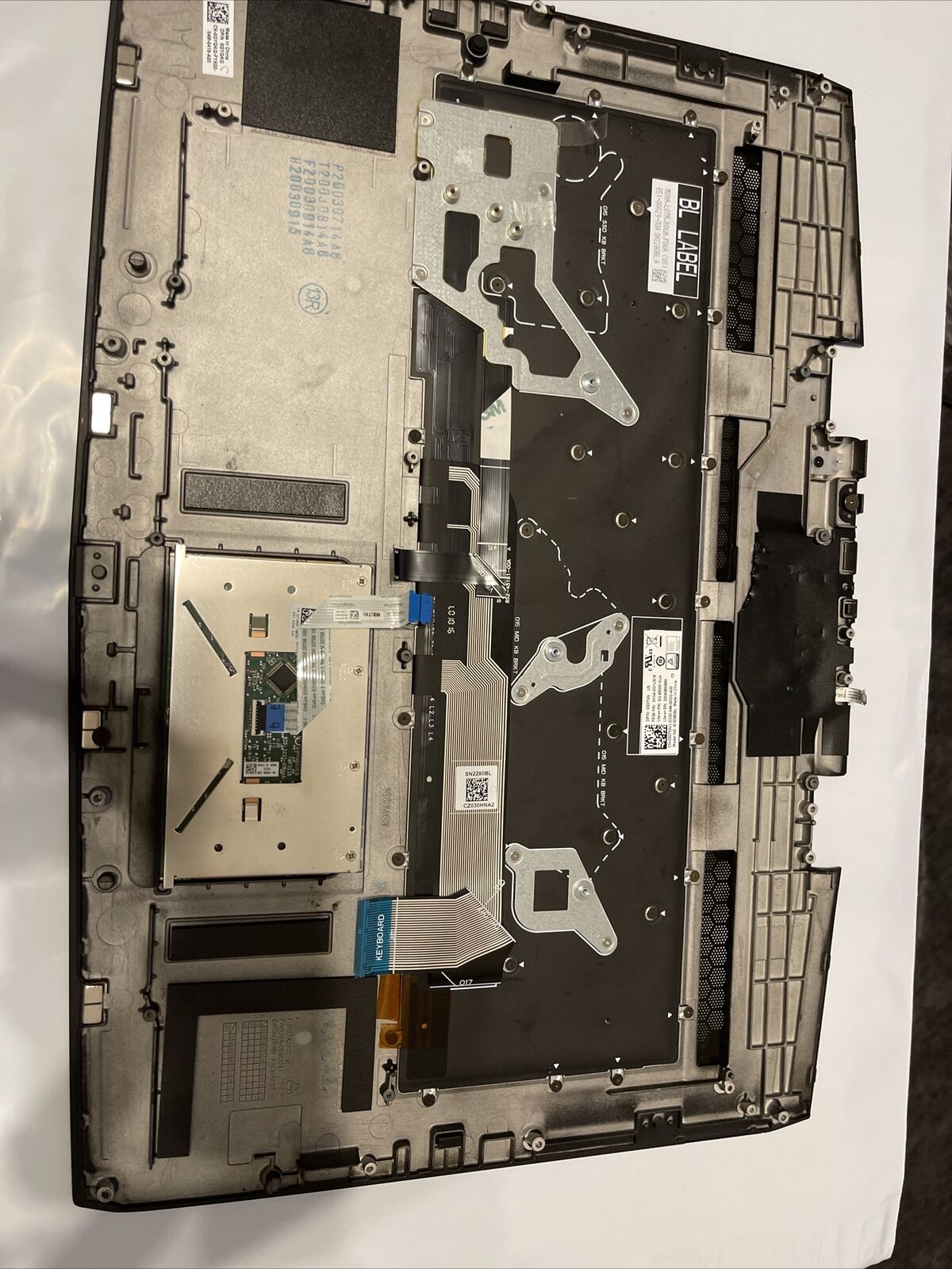 Genuine Dell Alienware M17 Laptop Palmrest Top Cover Assembly GYGKG 0GYGKG P4 T3