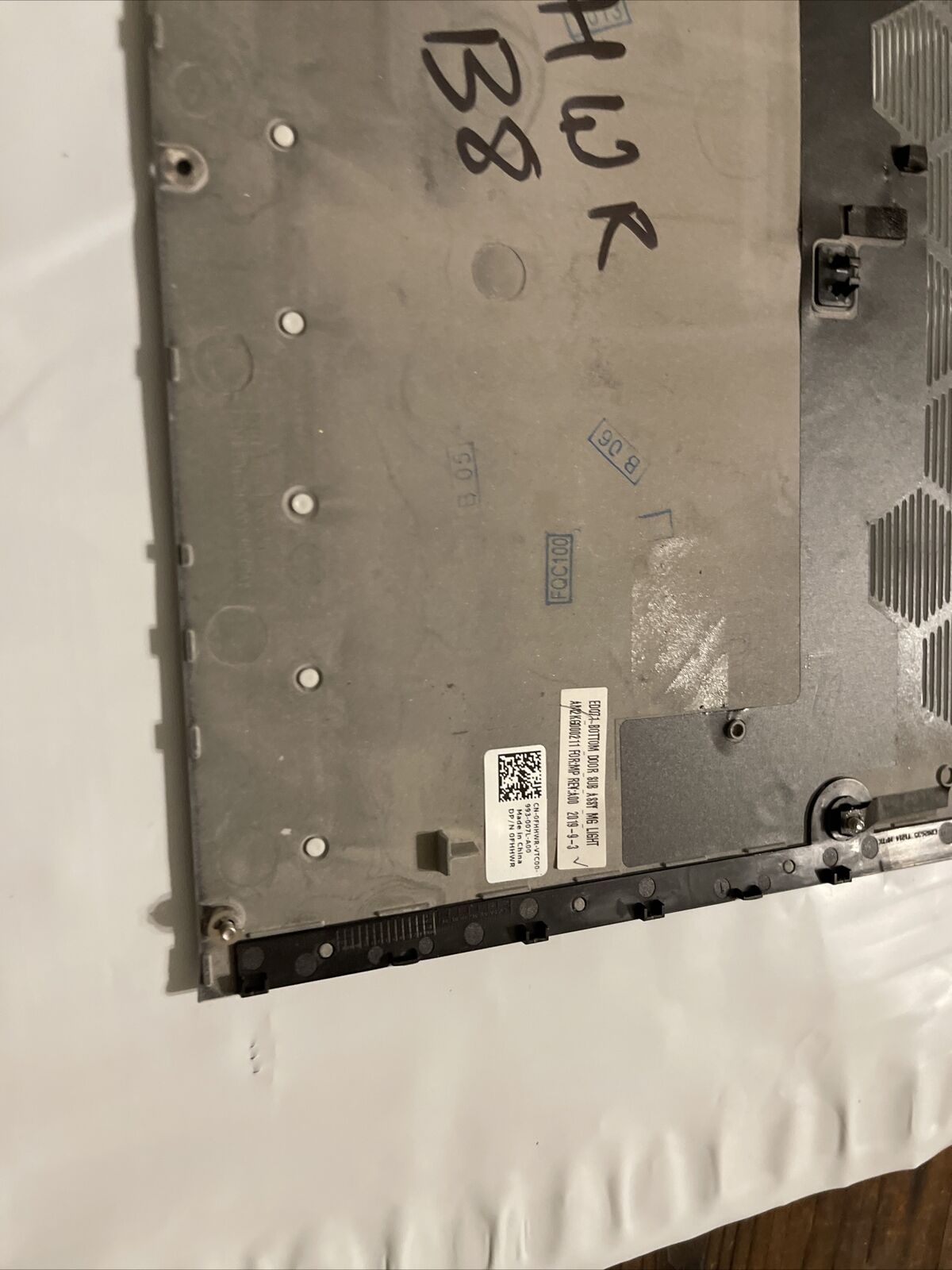 OEM Dell Alienware Bottom Door Cover Base Lid Lower Case M17 R2 0FHHWR FHHWR B8