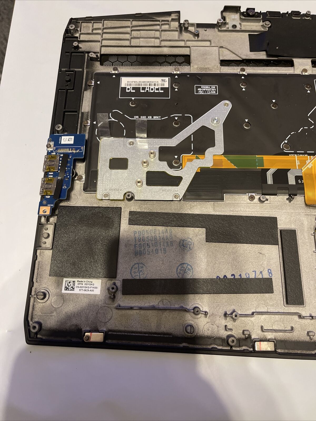 Genuine Dell Alienware M17 Laptop Palmrest Top Cover Assembly GYGKG 0GYGKG P4 T4