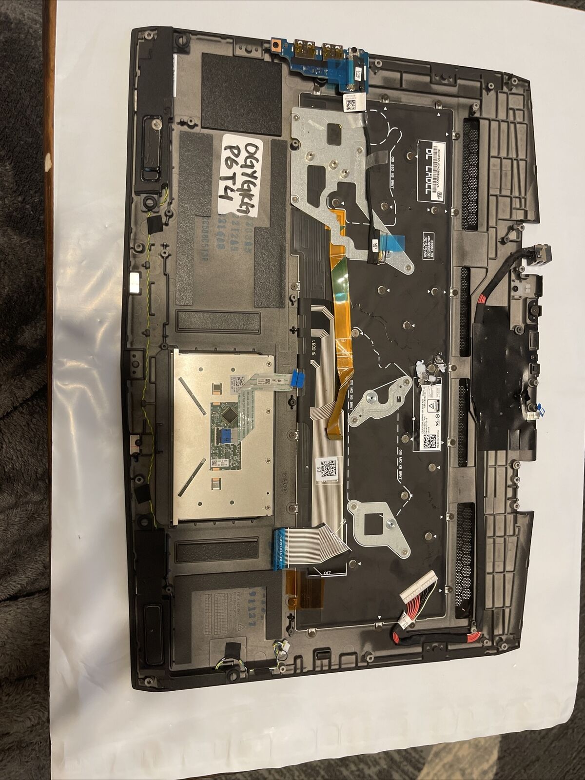 Genuine Dell Alienware M17 Laptop Palmrest Top Cover Assembly GYGKG 0GYGKG P6 T4