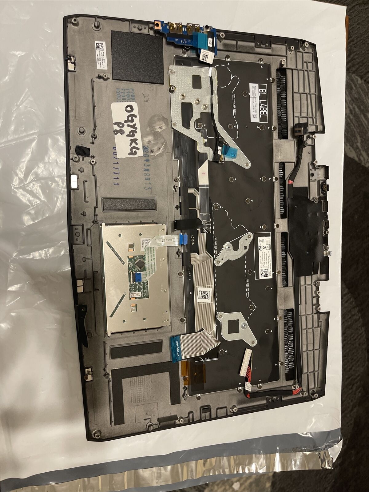 Genuine Dell Alienware M17 Laptop Palmrest Top Cover Assembly GYGKG 0GYGKG P8