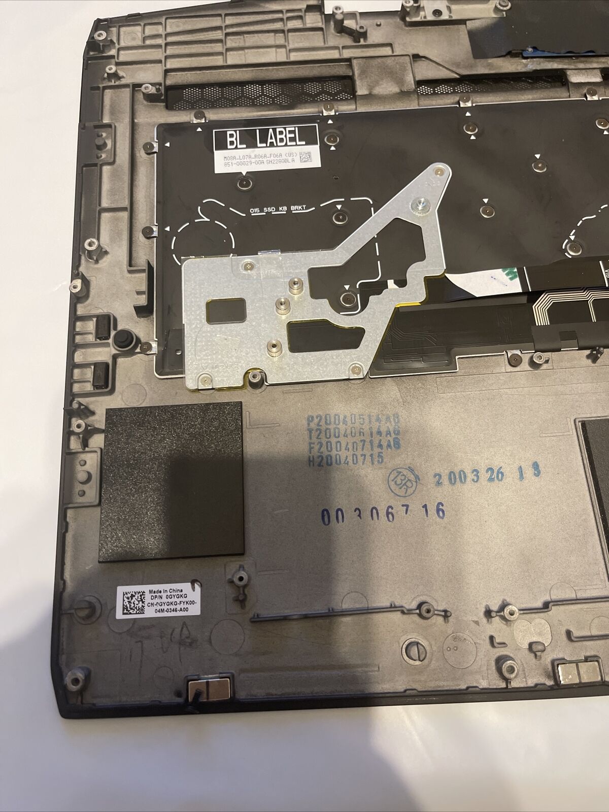 Genuine Dell Alienware M17 Laptop Palmrest Top Cover Assembly GYGKG 0GYGKG P4