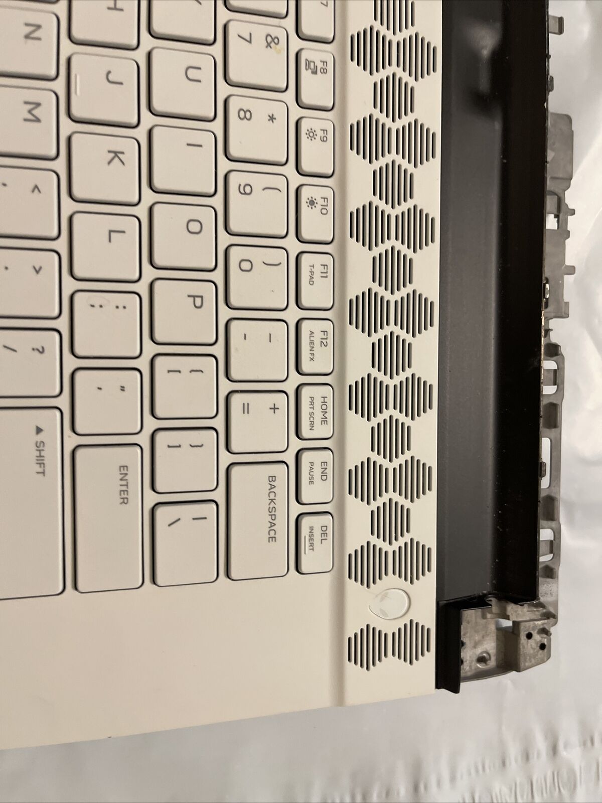 GENUINE Alienware M15 R2 Palmrest Keyboard Speakers / Extras MVM8D 0MVM8D H2 P8